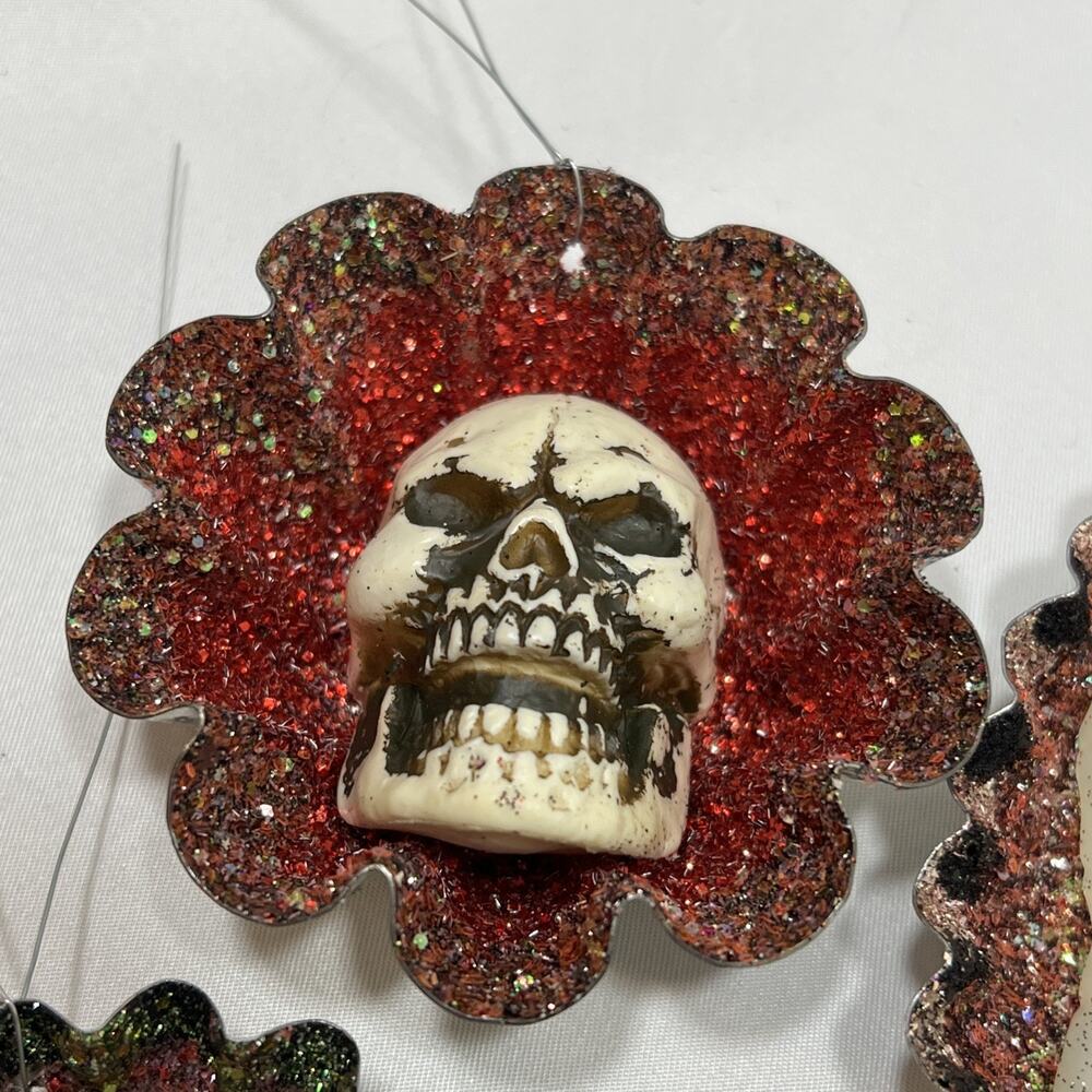 Vintage Tart Tin Dioramas Set of 4 Halloween Ornaments Eye Skull Bat Boo Hand - Picture 3 of 11
